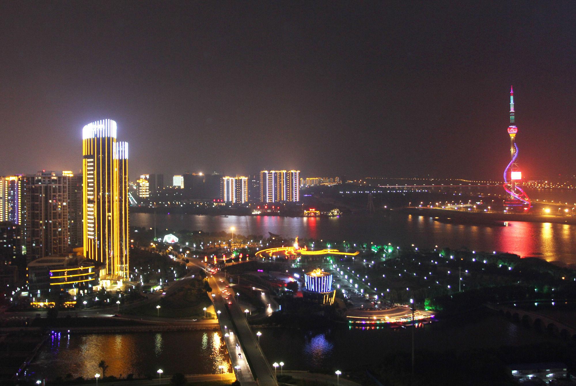 Pullman Linyi Lushang Exterior photo